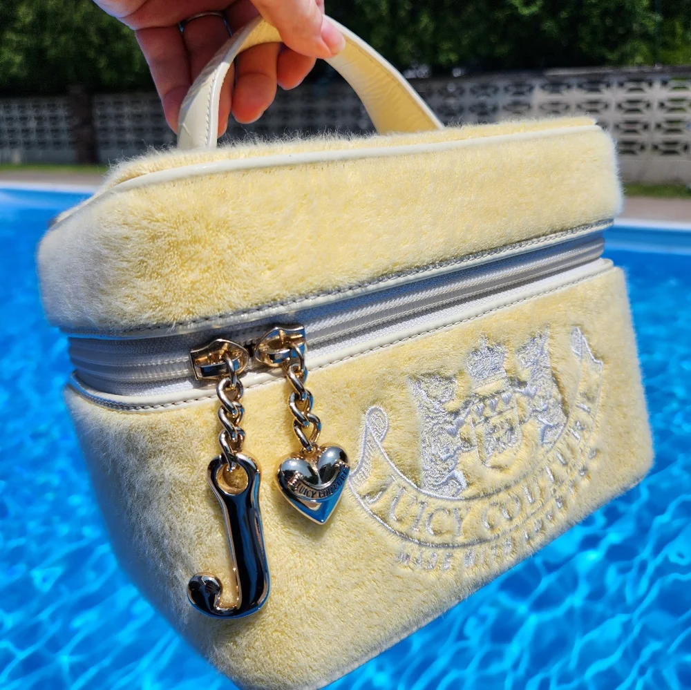 SOLD Juicy Couture Train Case Cosmetic Case Travel Bag - Picture 10 of 14
